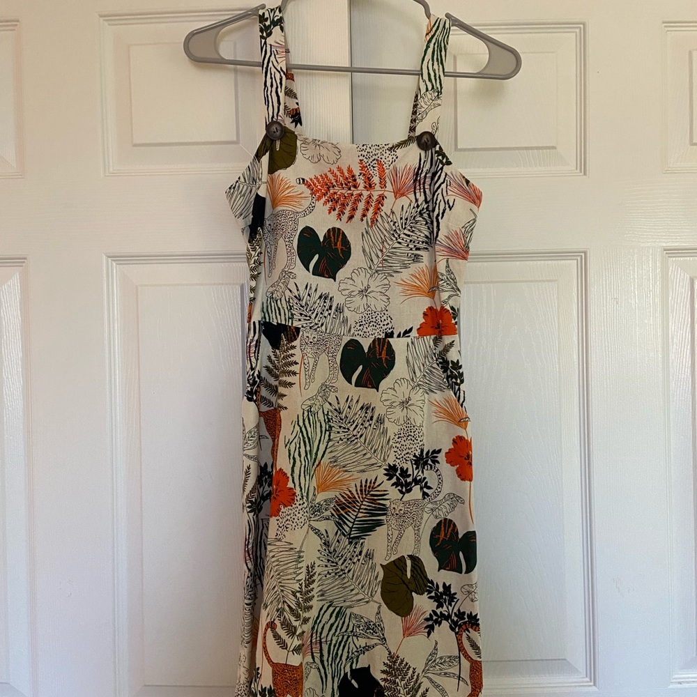 Cute jungle-print dress with pockets!